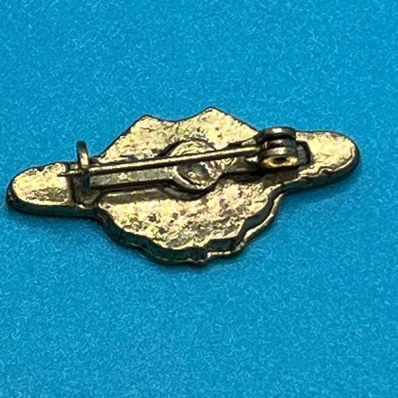 Antique Lion Crest Brooch Gold Tone Pin with C Clasp‎ - Picture 2 of 8